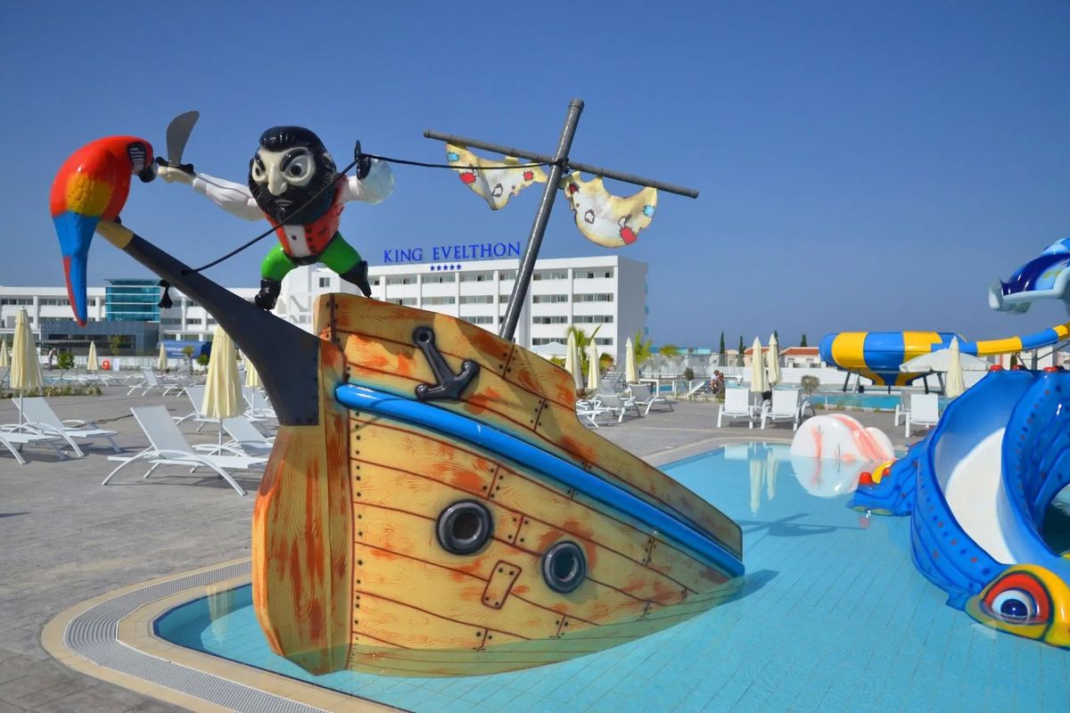 King Evelthon Beach Hotel and Resort - brodzik