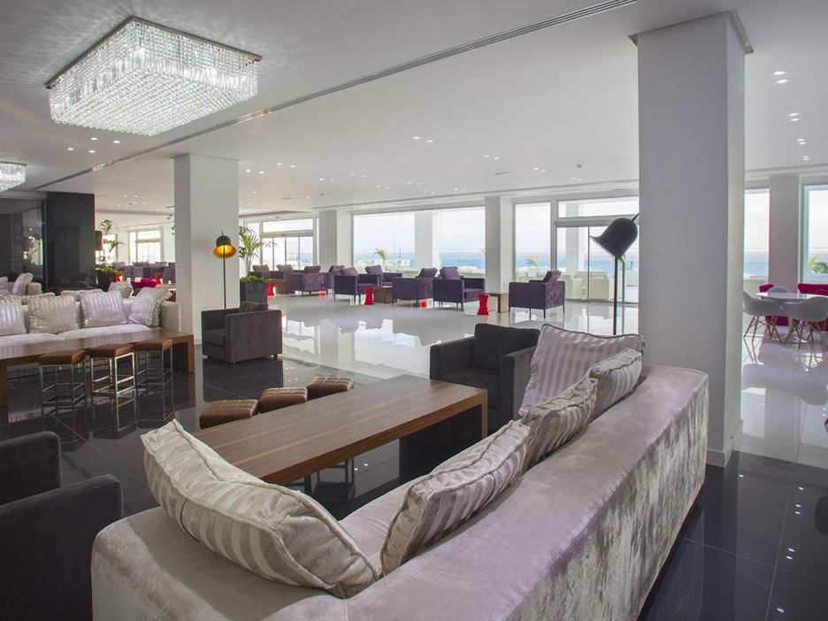 lobby bar