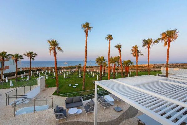 Leonardo Crystal Cove by the Sea