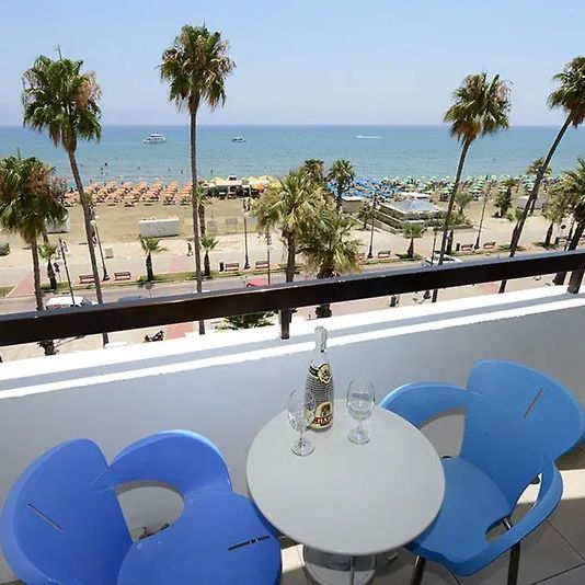 Les Palmiers (Larnaka)