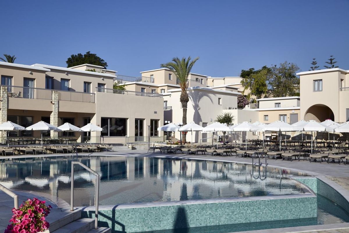 Louis St. Elias Resort - basen