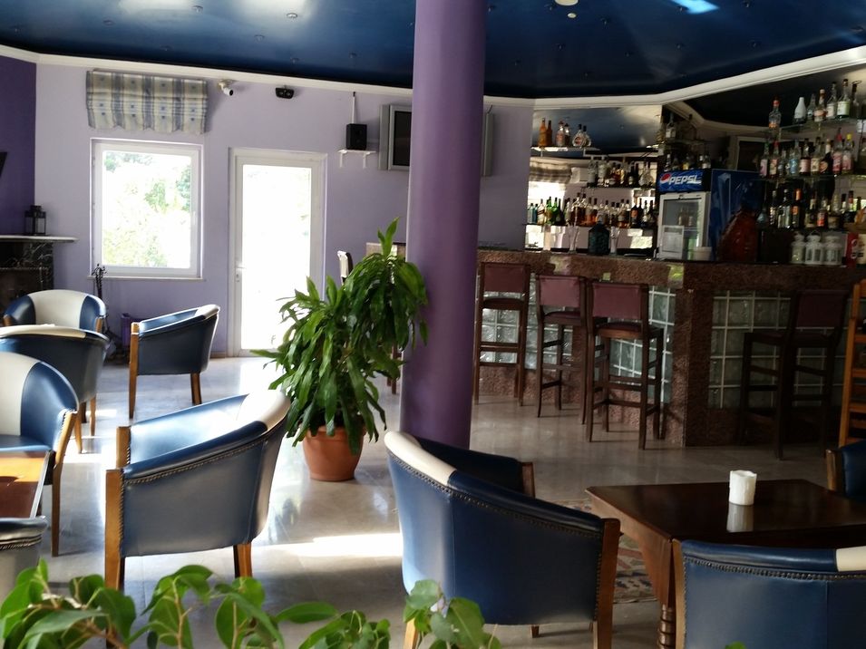 lobby bar