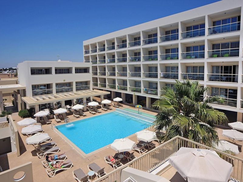 Nelia Gardens 3.