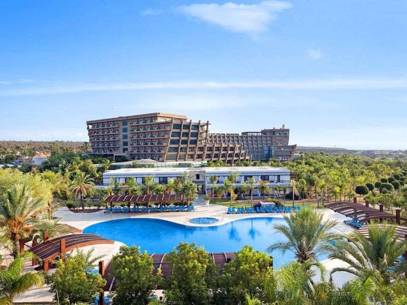 Noah's Ark Deluxe Hotel & Spa