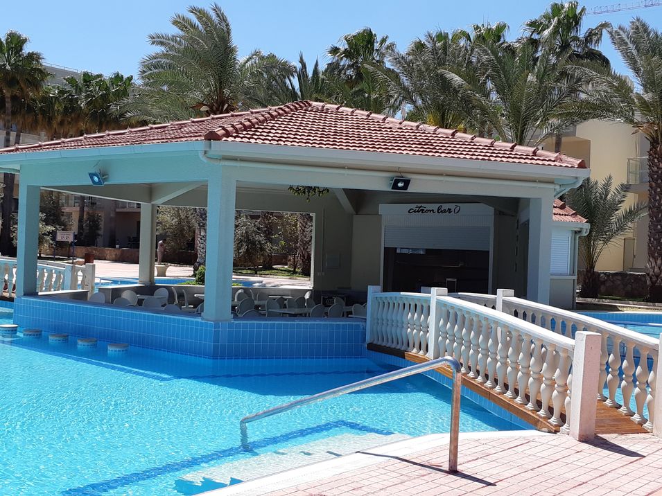 basen, pool bar