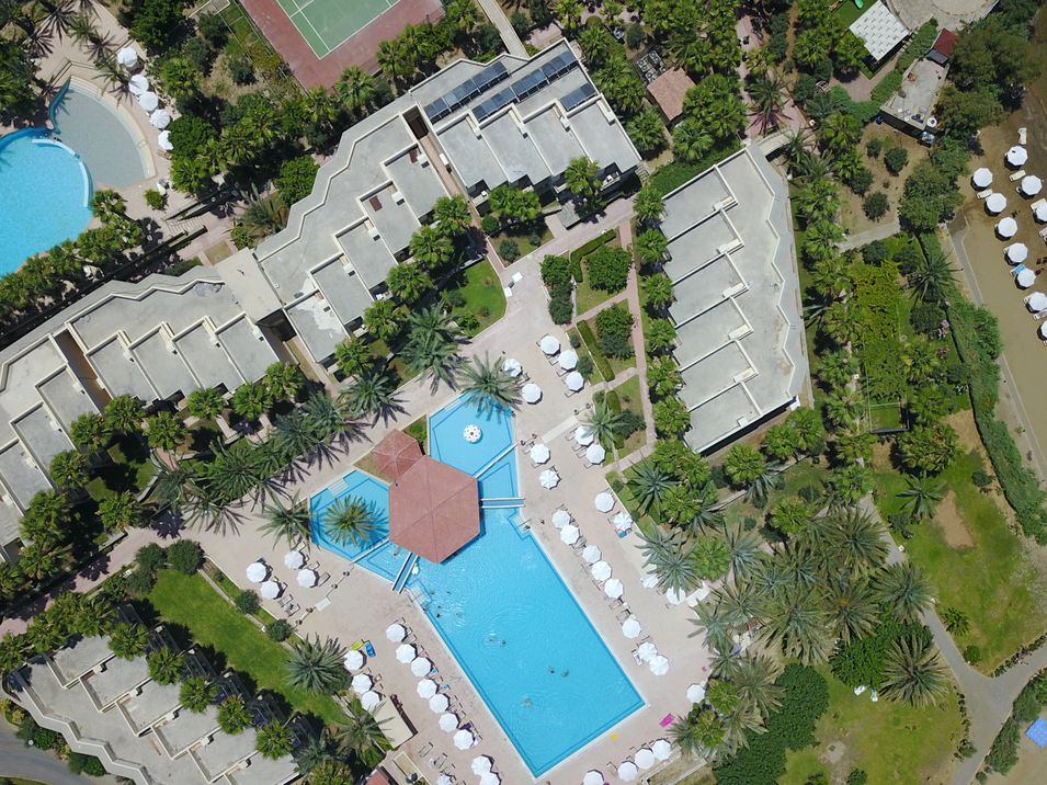 teren hotelu, basen, plaża