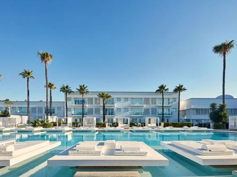 So White Club Resort