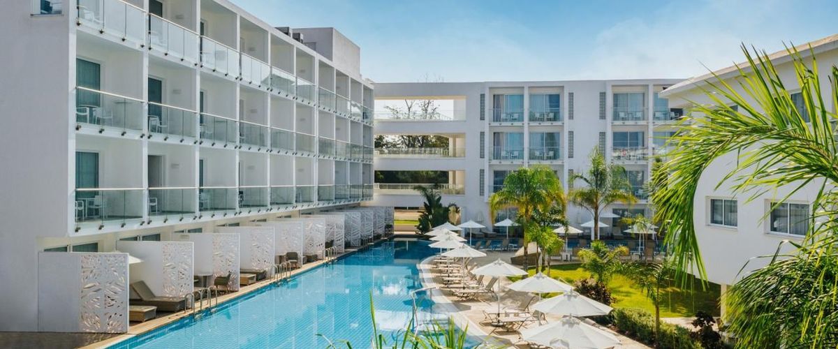 budynek główny, teren hotelu, basen