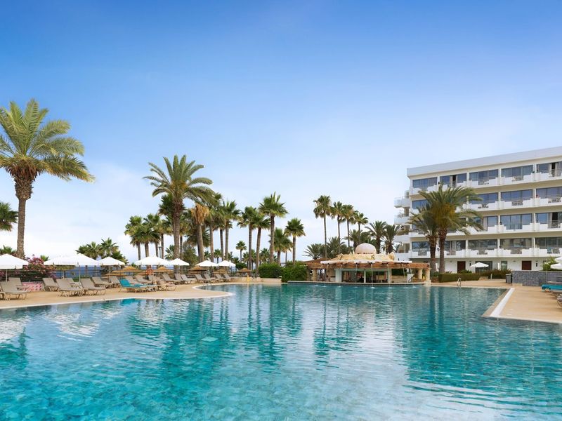 St. George Beach Hotel &amp; Spa Resort 4.
