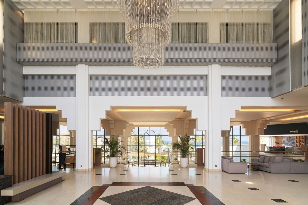 St. George Beach Hotel & Spa Resort - recepcja / lobby