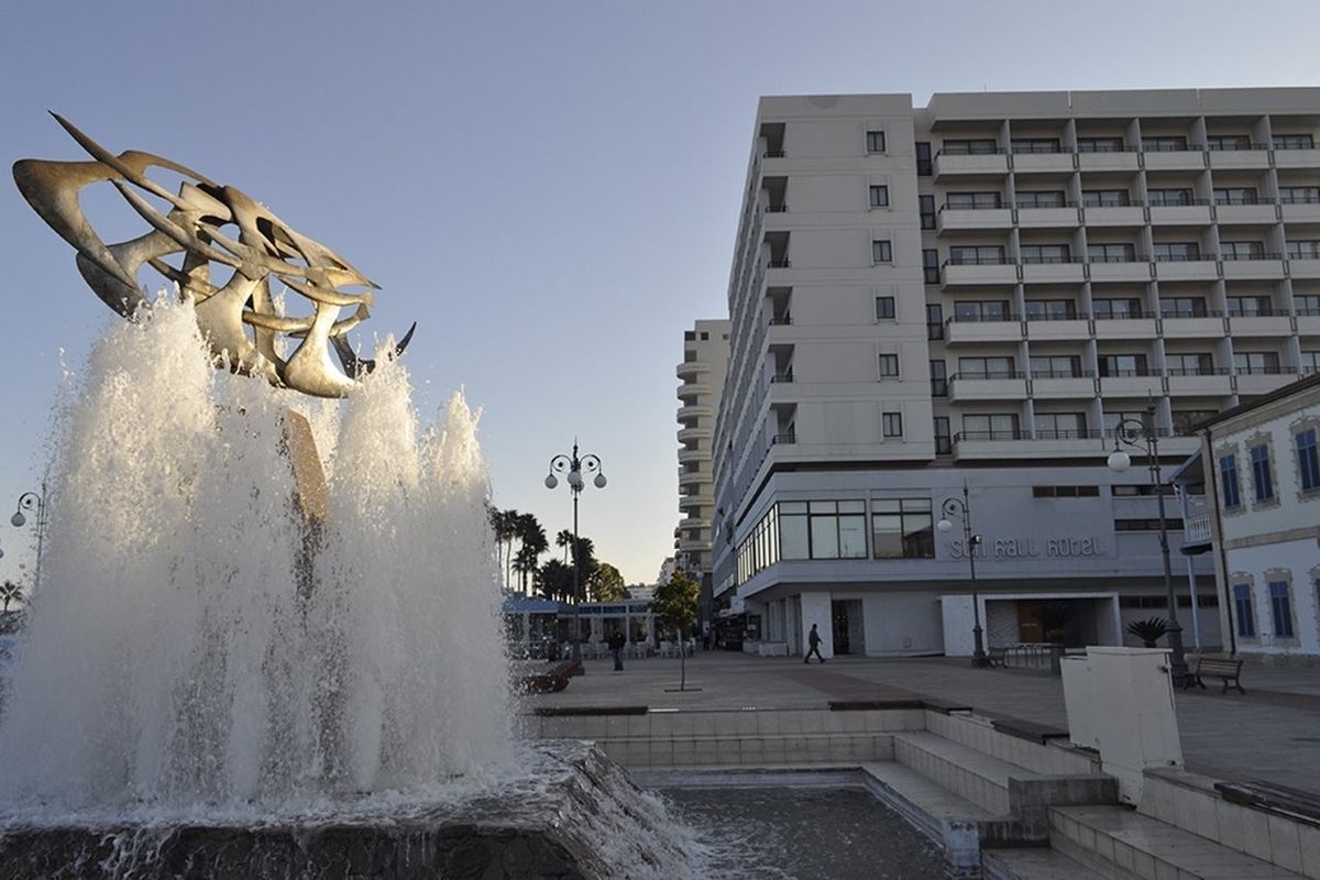 Sun Hall - budynek główny