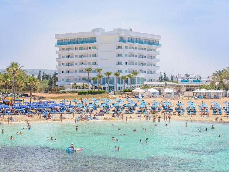 Tasia Maris Sands