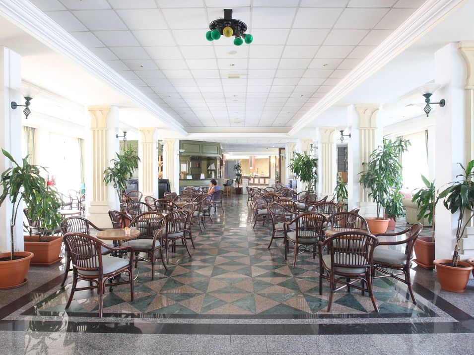 lobby bar