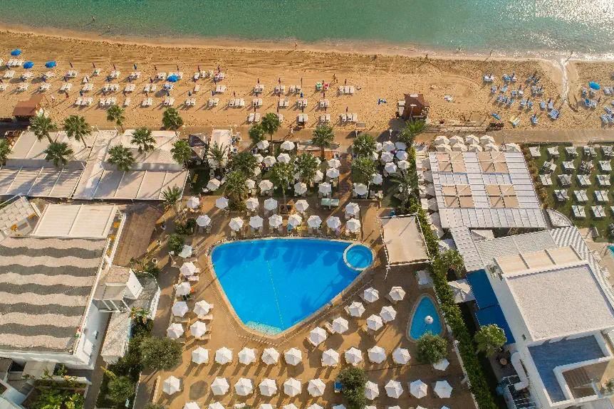 Vrissaki Beach - basen