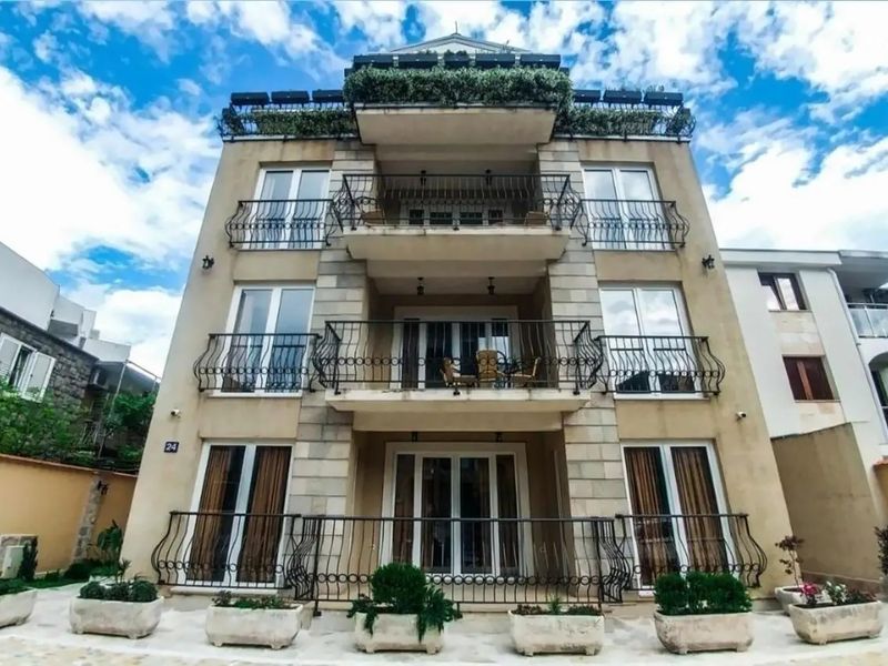 Franeta Apartments