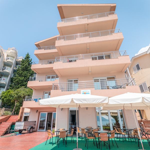 Hotel M