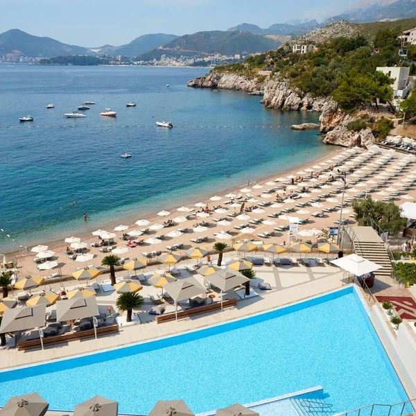Maestral Resort & Casino