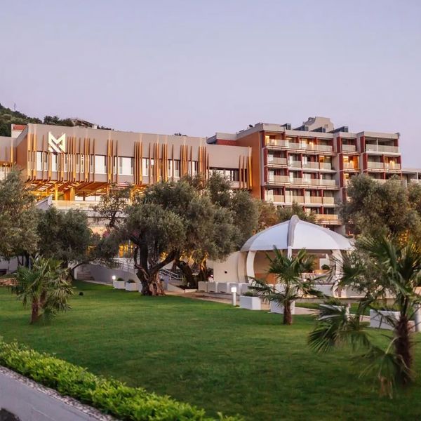 Maestral Resort & Casino
