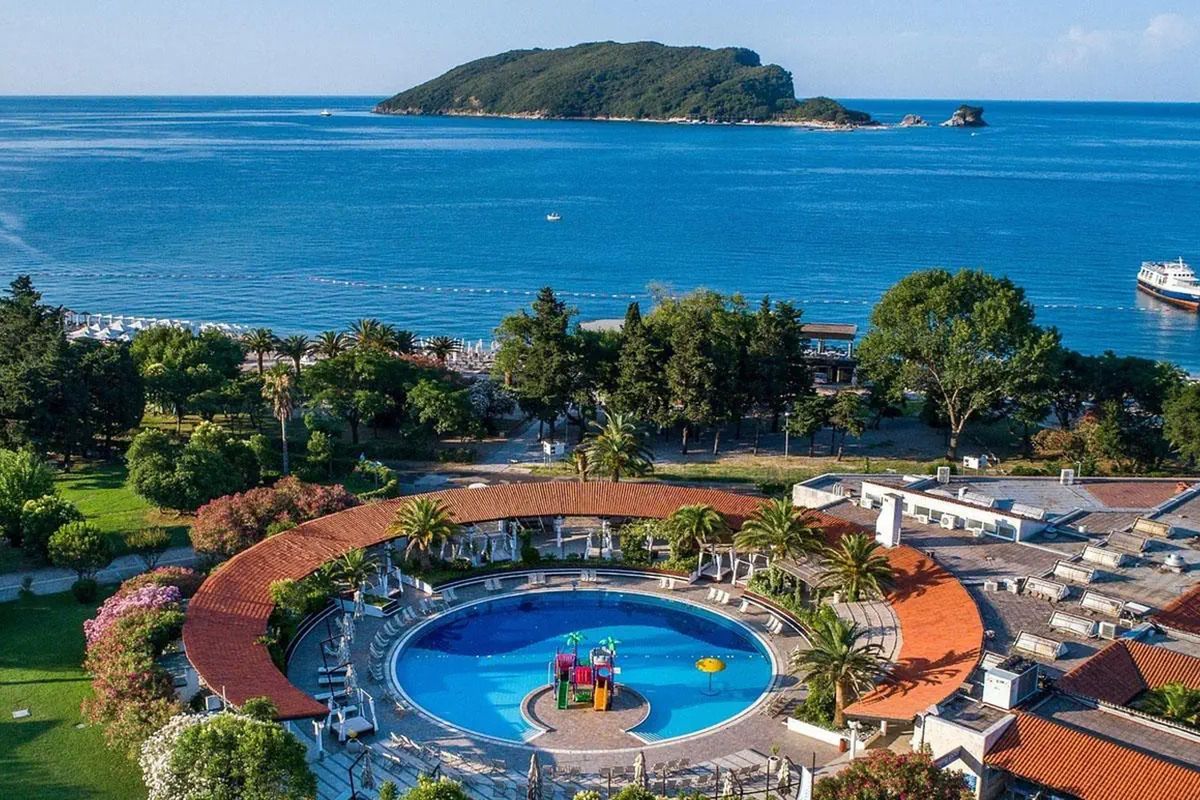 Palas (Petrovac) - basen