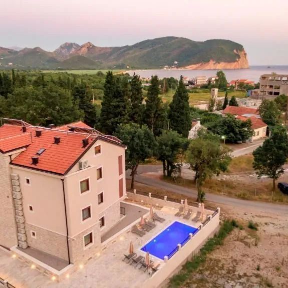 Queen Luxury Apartments