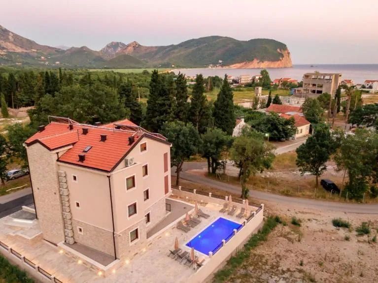 Queen Luxury Apartments