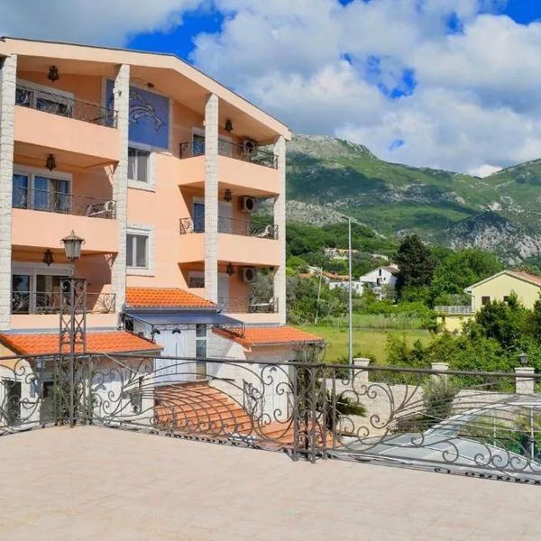 Villa Dolphin