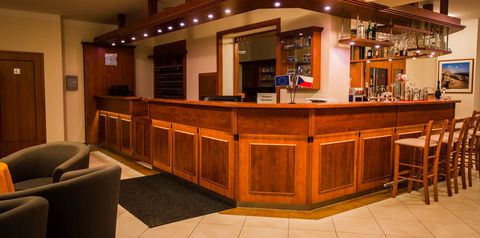 lobby bar, drink bar