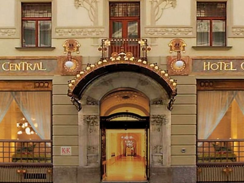 Central 4*