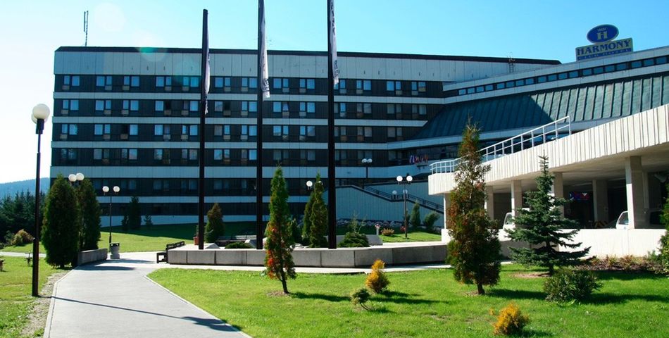 obiekt, budynek główny, teren hotelu