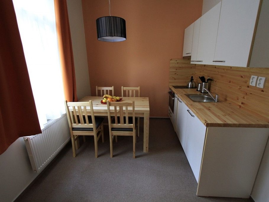 pokój, kuchnia / aneks kuchenny