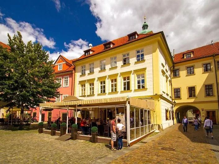 Josephine Old Town Square 4*
