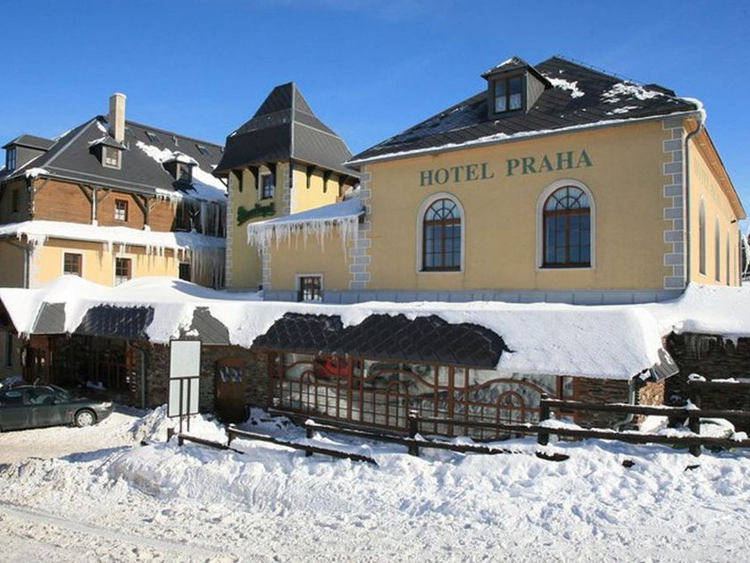 obiekt, budynek główny, teren hotelu