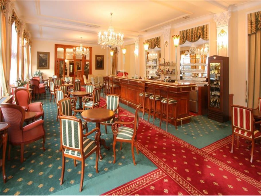 lobby bar, drink bar
