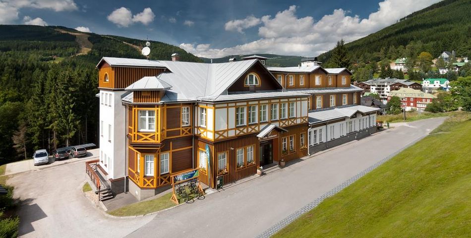 obiekt, budynek główny, teren hotelu
