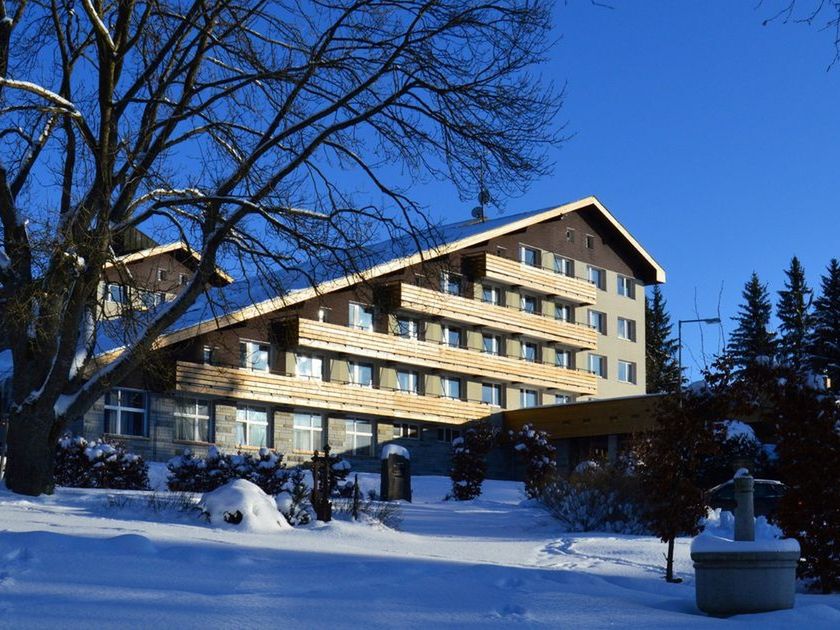 obiekt, budynek główny, teren hotelu