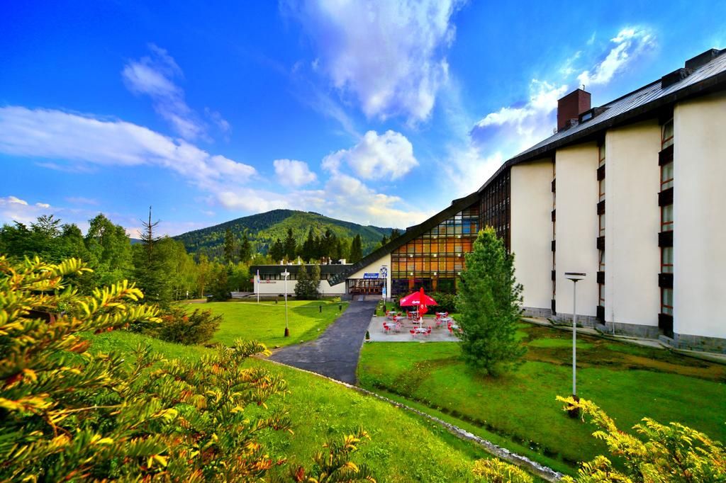 obiekt, budynek główny, teren hotelu