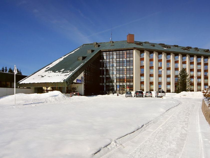 obiekt, budynek główny, teren hotelu