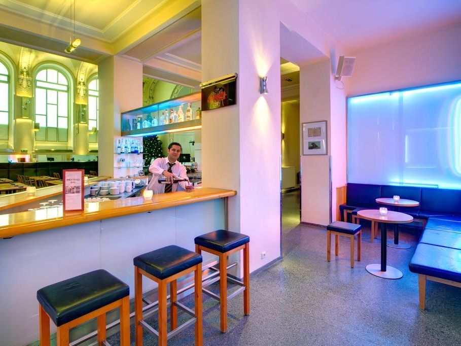 lobby bar