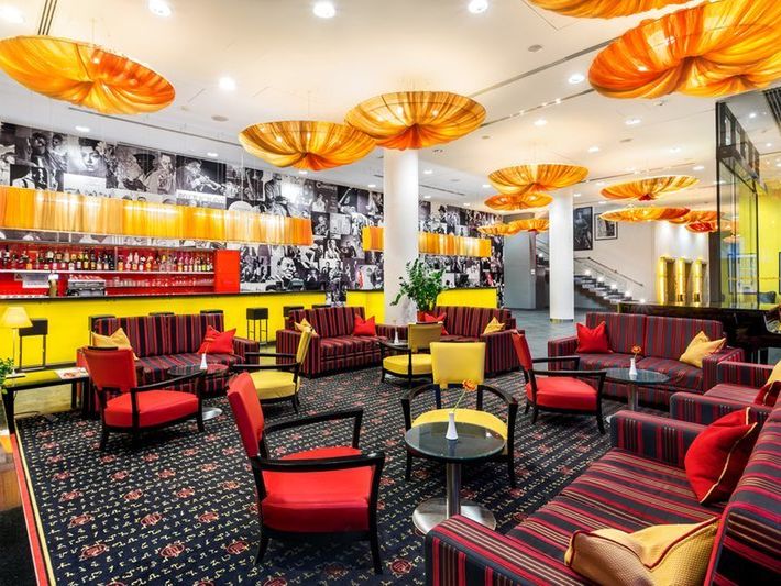 lobby bar