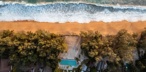 teren hotelu, basen, plaża