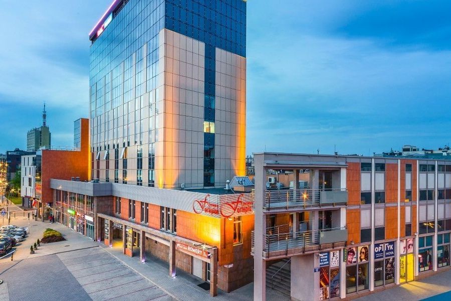 budynek główny, teren hotelu