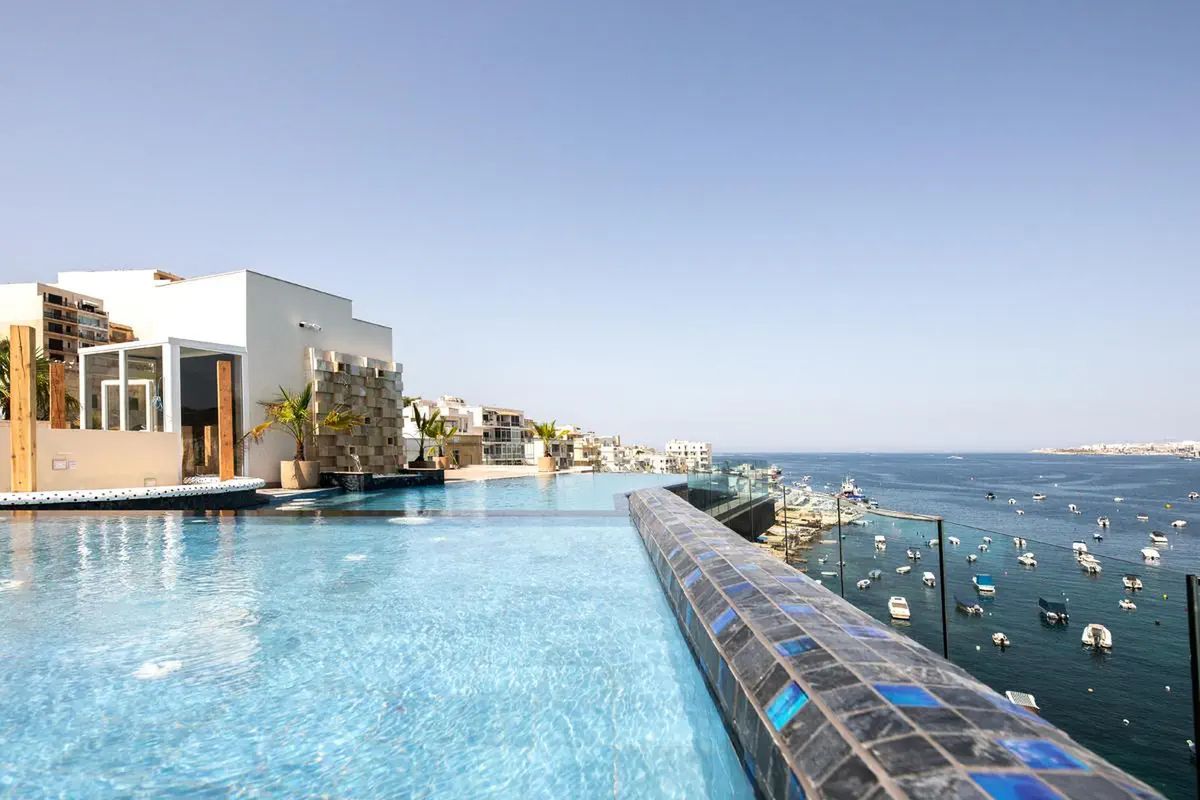 teren hotelu, obiekt, basen