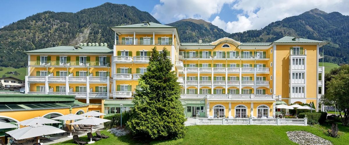 budynek główny, teren hotelu