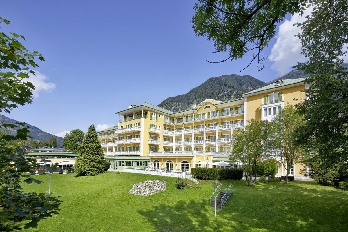 budynek główny, teren hotelu