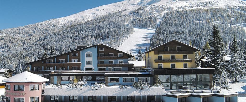 obiekt, budynek główny, teren hotelu