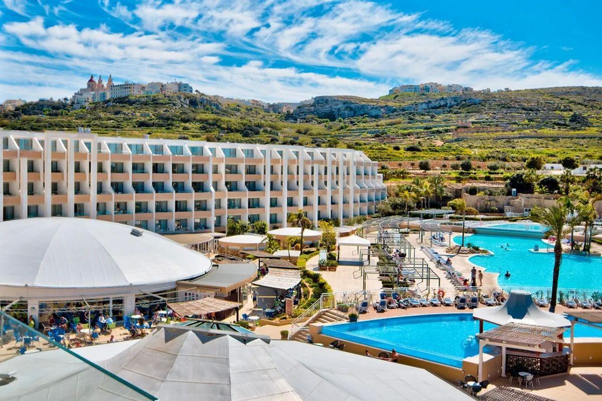 obiekt, teren hotelu, basen