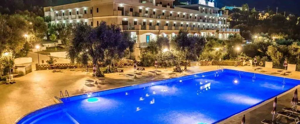 basen, budynek główny