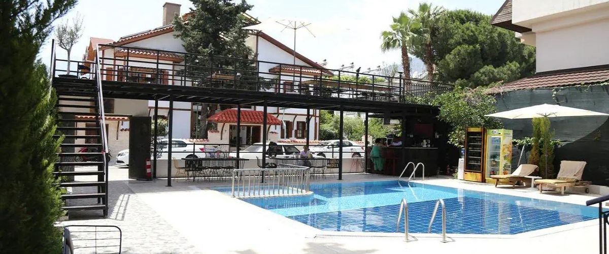 obiekt, teren hotelu, basen