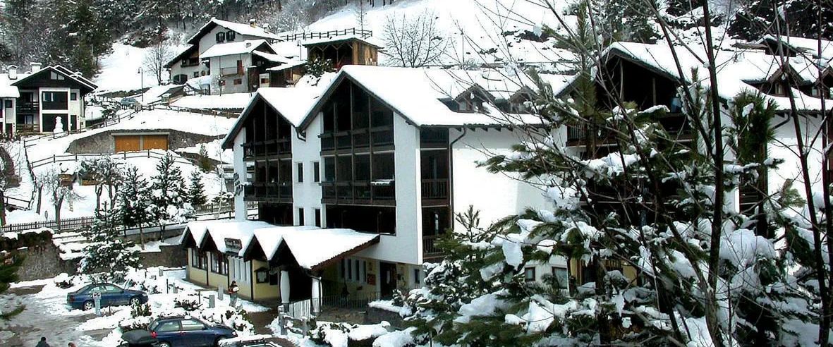 teren hotelu, budynek główny