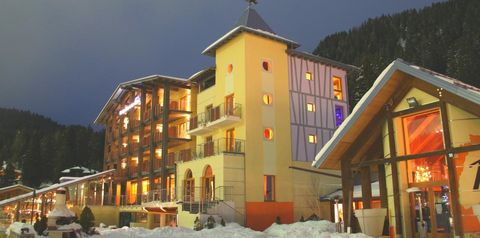 obiekt, budynek główny, teren hotelu